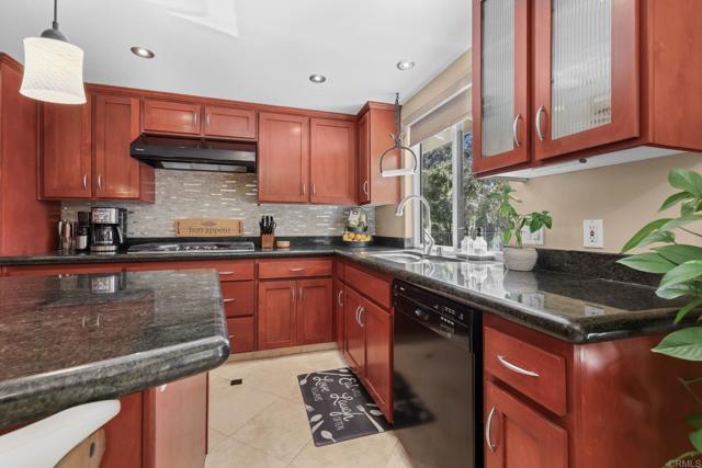 Detail Gallery Image 14 of 40 For 4873 Sunrise Valley Dr., El Cajon,  CA 92020 - 4 Beds | 2 Baths