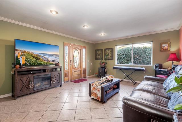 78 Sherwood Street, Chula Vista CA: https://media.crmls.org/mediaz/0fcacd27-6fa3-4ab2-b84f-80f63d339557.jpg