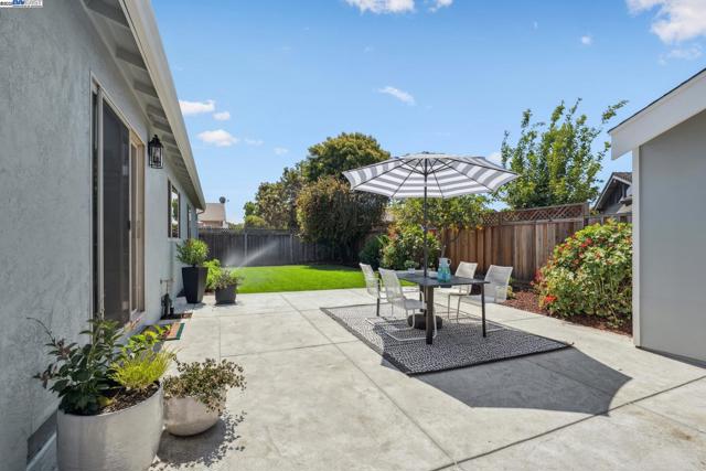 34709 Clover St, Union City CA: https://media.crmls.org/mediaz/0fcb9754-4d0e-4a9a-9b2a-90cf82b94f21.jpg