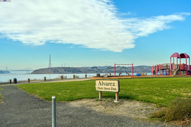 627 Military E St, Benicia CA: https://media.crmls.org/mediaz/0fccc242-0001-4424-95f3-025980f8f7f7.jpg