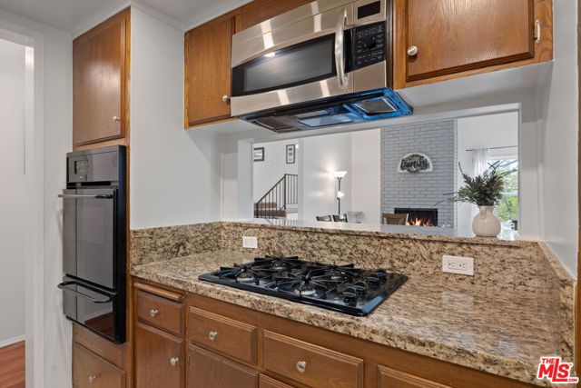 938 20th Street, Santa Monica CA: https://media.crmls.org/mediaz/0fcde172-7f0e-4f39-a14d-f8330c49b20c.jpg