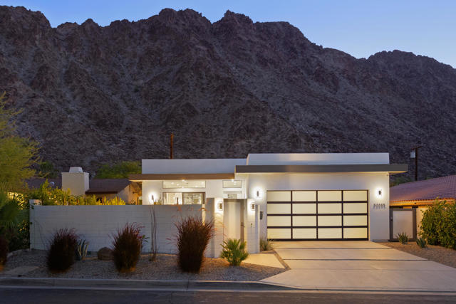 52085 Avenida Cortez, La Quinta CA: https://media.crmls.org/mediaz/0fce6155-d4e3-44cb-9b6c-5f597784df36.jpg