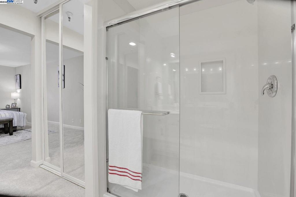https://media.crmls.org/mediaz/0fcea71c-5598-4076-8c2f-590f8b42c2b8.jpg?preset=X-Large