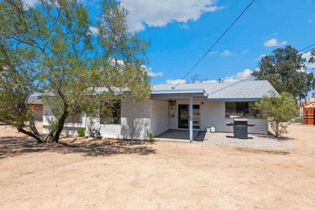 56869 Mountain View Trail, Yucca Valley CA: https://media.crmls.org/mediaz/0fceabf7-dbc1-49fb-8a9a-cb96498992f4.jpg