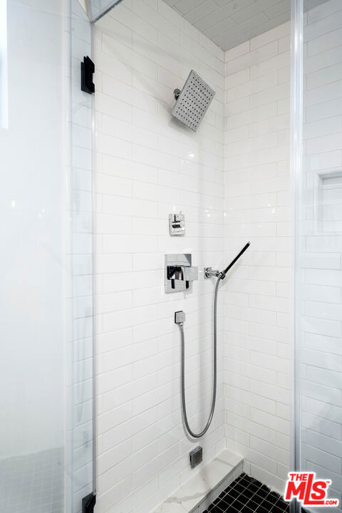 5319 West Boulevard, Los Angeles CA: https://media.crmls.org/mediaz/0fcf39cb-f829-4631-a64d-bab791dd3ff7.jpg
