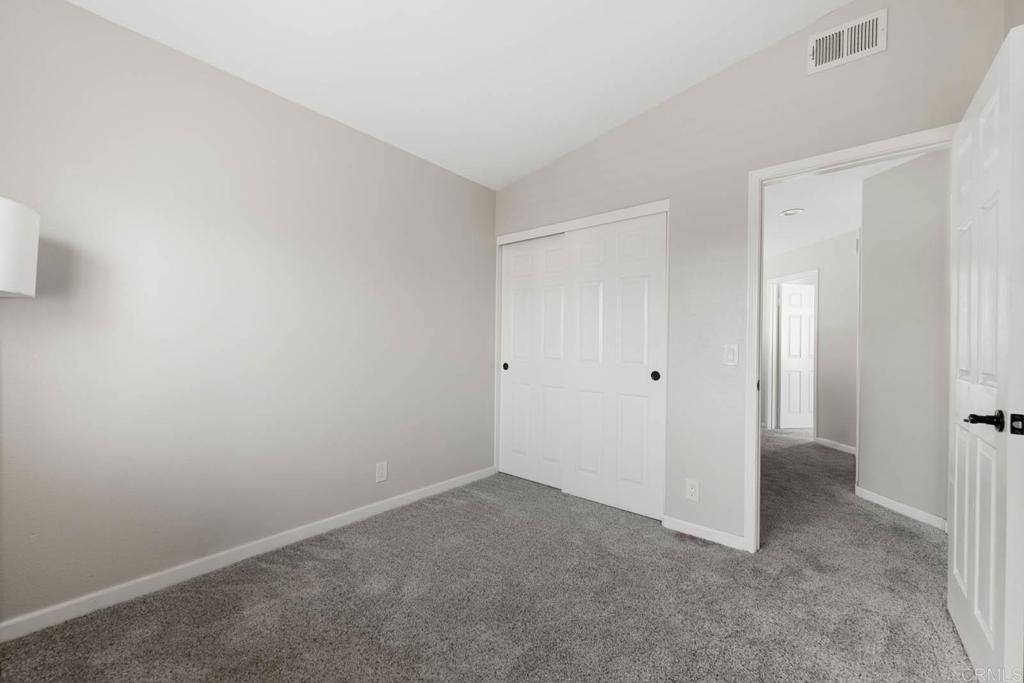 https://media.crmls.org/mediaz/0fcf4e0b-07db-4bb9-8f94-fd6324826b84.jpg?preset=X-Large