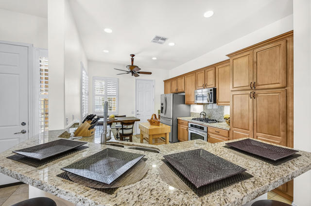 40752 Calle Guapo, Indio CA: https://media.crmls.org/mediaz/0fcf67e7-cde7-418b-aa80-92d0ab65ac62.jpg