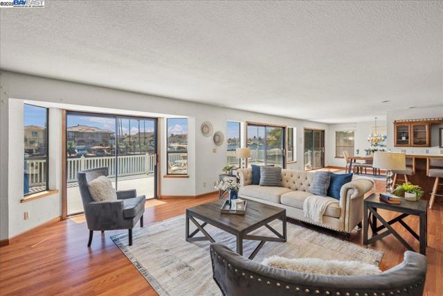 5690 Beaver Lane, Discovery Bay CA: https://media.crmls.org/mediaz/0fd019a3-df92-4bac-bea7-bc545f8b427f.jpg