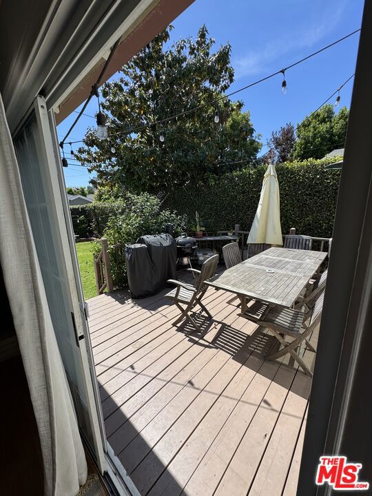 3461 Redwood Avenue, Los Angeles CA: https://media.crmls.org/mediaz/0fd04ae3-5f5c-4897-9c93-1626c83a6bda.jpg