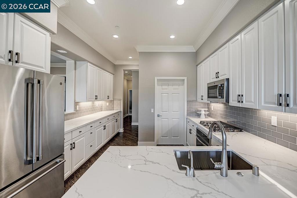 539 High Eagle Ct