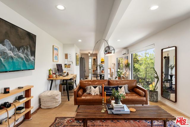 3775 Aloha Street, Los Feliz CA: https://media.crmls.org/mediaz/0fd0d0f8-4196-4371-941d-d444f74377c9.jpg