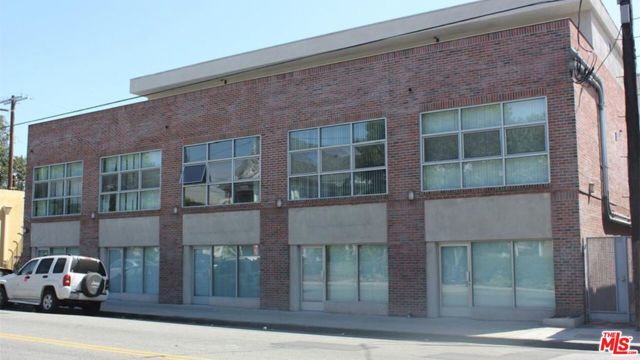 922 W 23Rd Street, Los Angeles CA: https://media.crmls.org/mediaz/0fd18385-5169-4f1c-bf41-c57aa4f4b7aa.jpg