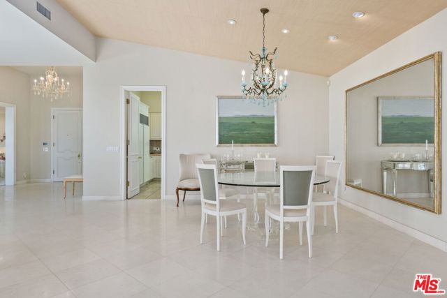 1634 Gilcrest Drive, Beverly Hills CA: https://media.crmls.org/mediaz/0fd1b538-605b-4265-a4ea-9311326a8607.jpg