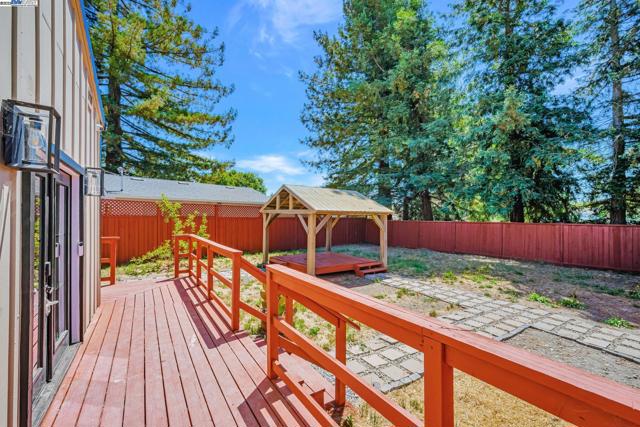 3920 Gravenstein Hwy, Sebastopol CA: https://media.crmls.org/mediaz/0fd2356a-4152-4fde-9f21-d8ef83ab9453.jpg