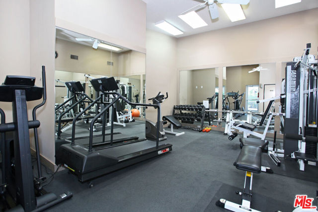 4455 Los Feliz Boulevard, Los Angeles CA: https://media.crmls.org/mediaz/0fd24051-4cb5-48ee-8653-512d0f46dd42.jpg