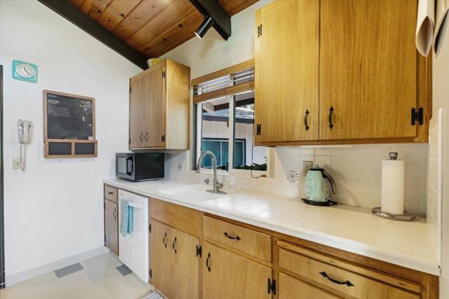 185 Woodston Way, Ben Lomond CA: https://media.crmls.org/mediaz/0fd247f7-b58e-41dd-9e0a-48ec67441d75.jpg