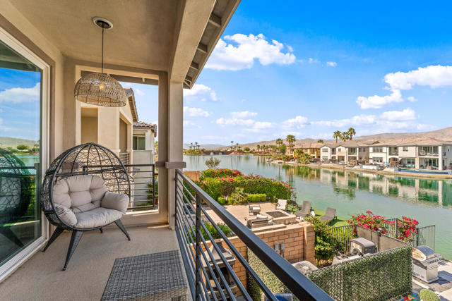 43240 Pietra Court, Indio CA: https://media.crmls.org/mediaz/0fd264f2-b47d-4601-ac75-bb369a447f62.jpg