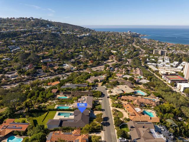2641 Costebelle Dr, La Jolla CA: https://media.crmls.org/mediaz/0fd2f5c3-760e-4031-953f-f98f366ebbaa.jpg