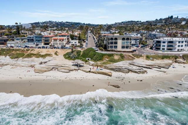 292 Bonair St, La Jolla CA: https://media.crmls.org/mediaz/0fd384b7-c0c1-4ce9-9bb1-d8a78026e10e.jpg