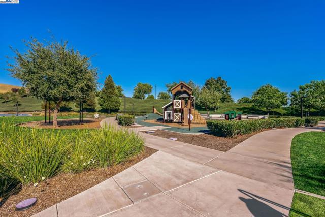 389 Basswood Cmn, Livermore CA: https://media.crmls.org/mediaz/0fd3916d-f0a6-425c-8f4f-53afbcae48c2.jpg