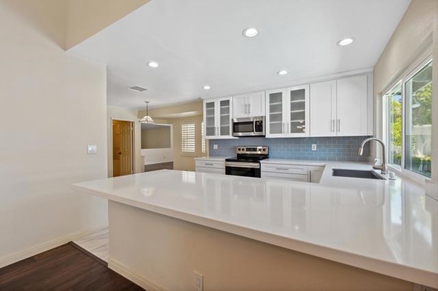 Image 16 of 37 For 72890 Amber Street