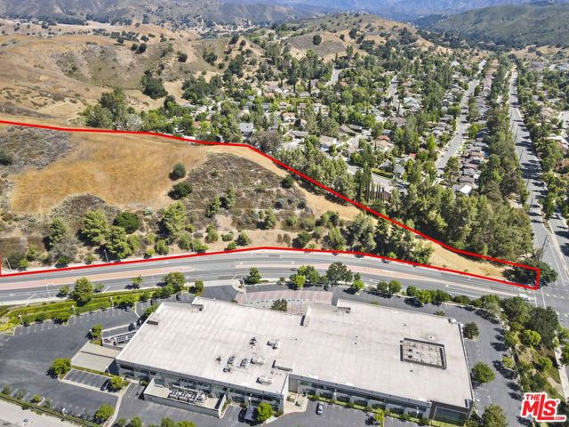 27300 Agoura Road, Calabasas CA: https://media.crmls.org/mediaz/0fd3f2eb-5a0b-44ab-b1c5-8e0a0139e65d.jpg