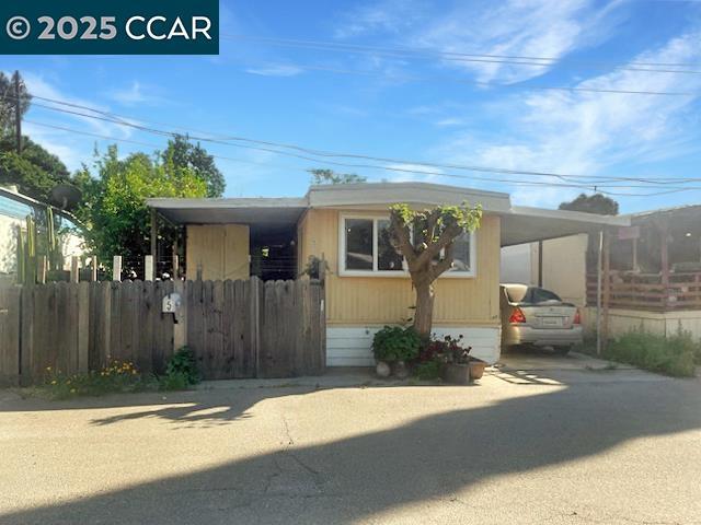 841 W Brannan Island Rd, Isleton CA: https://media.crmls.org/mediaz/0fd48fa6-893a-4c2c-a42f-da00107f80fd.jpg