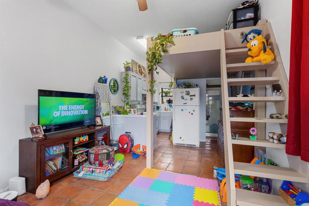 https://media.crmls.org/mediaz/0fd5345d-8d74-41bf-9e02-fba4d7679947.jpg?preset=X-Large
