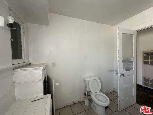 1117 N Alexandria Avenue, Los Angeles CA: https://media.crmls.org/mediaz/0fd5f066-c7f2-45eb-aa1a-510471bf1eea.jpg
