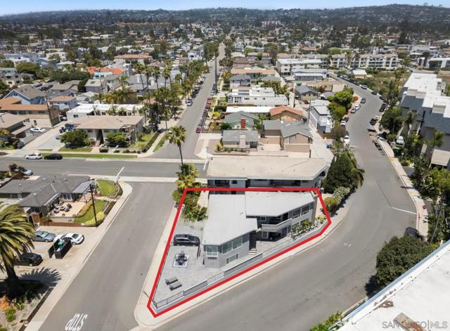 3980 Crown Point Drive, San Diego CA: https://media.crmls.org/mediaz/0fd63c7d-0549-479a-a77e-7aa052c18b7c.jpg