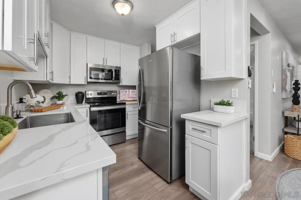4750 Noyes St - photo 10