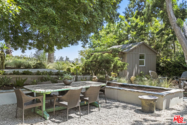 2027 Park Drive, Los Angeles CA: https://media.crmls.org/mediaz/0fd68478-0e15-4bba-b84e-904214957ffe.jpg