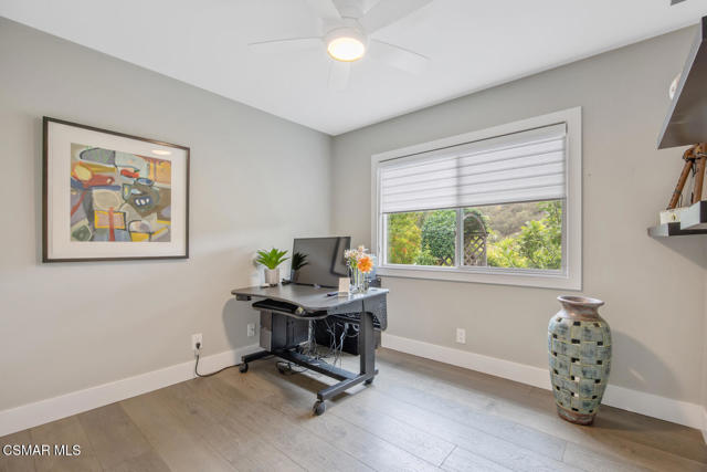 464 W Avenida De Las Flores, Thousand Oaks CA: https://media.crmls.org/mediaz/0fd6a657-6028-49d4-a587-fcbc98e3f4c7.jpg