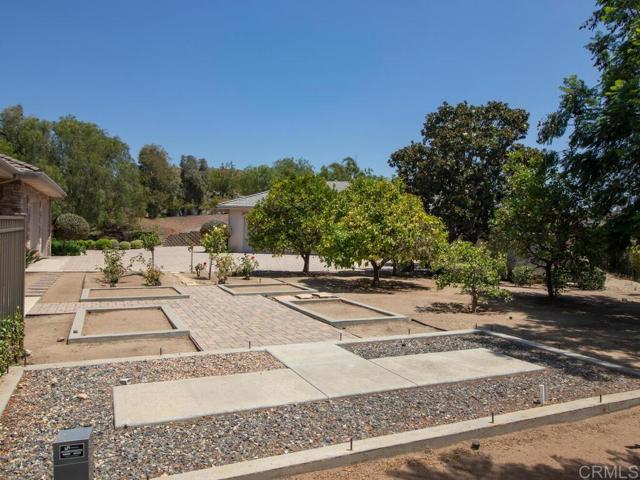 6095 Lake Vista Drive, Bonsall CA: https://media.crmls.org/mediaz/0fd6f722-c85c-473d-8397-319f4dc7a9b4.jpg