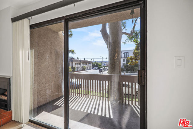 15207 Magnolia Boulevard, 116 photo 7