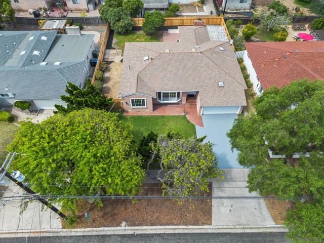 614 Fifth Ave, Chula Vista CA: https://media.crmls.org/mediaz/0fd83156-4a52-4c58-8559-3b1c6abca638.jpg