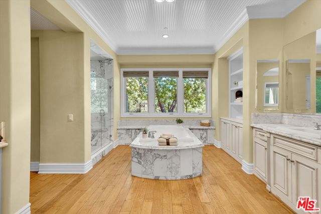 29734 Mulholland Highway, Agoura Hills CA: https://media.crmls.org/mediaz/0fd867c5-22ed-4d31-b632-840fb874da29.jpg