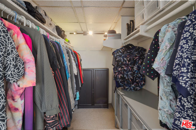 927 N Kings Road, West Hollywood CA: https://media.crmls.org/mediaz/0fd872d9-2498-45c0-9c3a-fc1b94cd5b19.jpg
