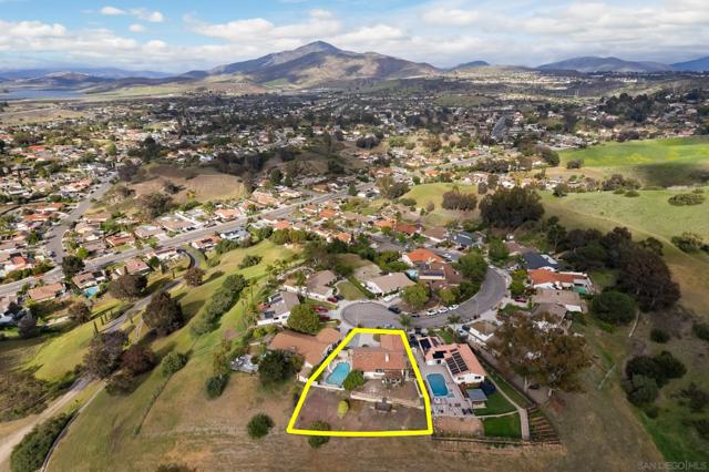 5416 Horse Ridge Way, Bonita CA: https://media.crmls.org/mediaz/0fd88a67-55e1-418d-8ab4-bfacf18afd3c.jpg