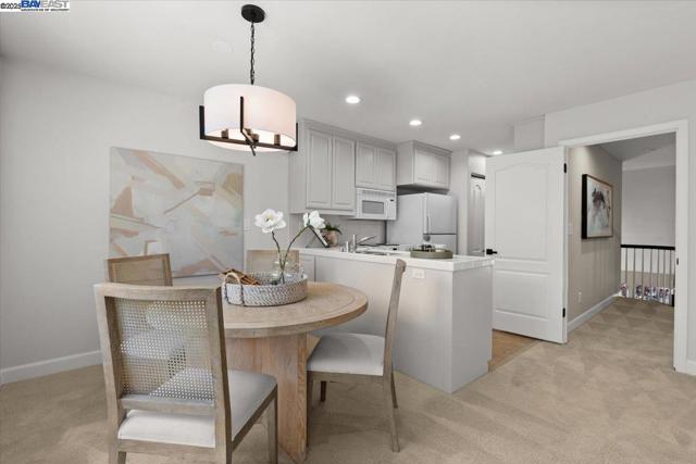 318 Montoya Way, Danville CA: https://media.crmls.org/mediaz/0fd912e3-f7c9-413b-a963-47a4ea3dba8e.jpg