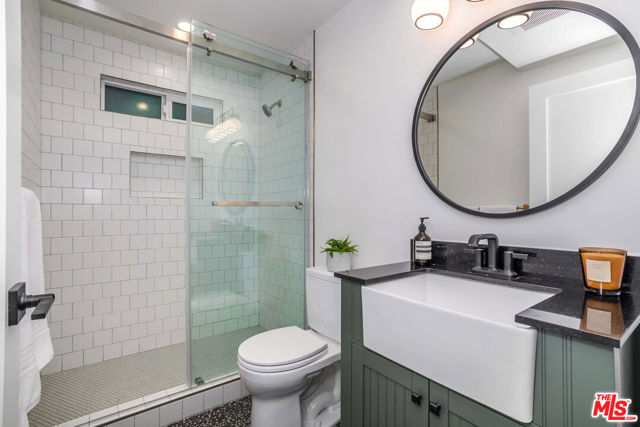 2336 Loma Vista Place, Los Angeles CA: https://media.crmls.org/mediaz/0fd952a1-18d2-4904-86d5-bb026f2f5d3c.jpg