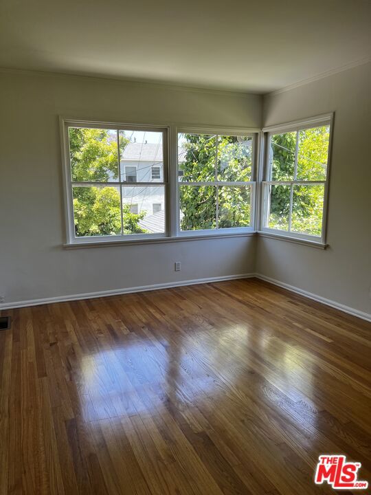 130 S Bowling Green Way, Los Angeles CA: https://media.crmls.org/mediaz/0fd958d7-b723-449f-afe5-5046159d056c.jpg