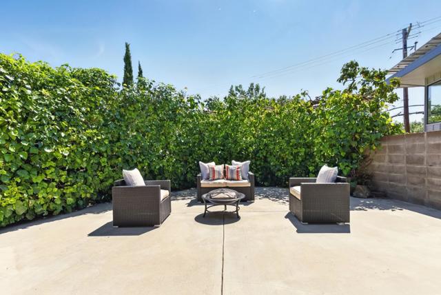 3996 Jefferson Avenue, Redwood City CA: https://media.crmls.org/mediaz/0fda6290-4088-47b2-b045-f5fbd4c7ca54.jpg