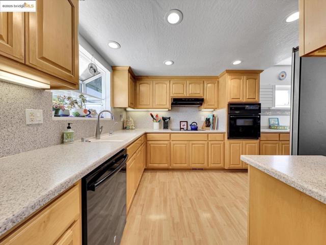 3326 Hacienda Way, Antioch CA: https://media.crmls.org/mediaz/0fdafb6c-6538-4dcb-ab2f-e4f8e09ab2bd.jpg