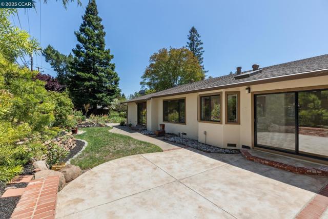 728 San Bruno Ct, Concord CA: https://media.crmls.org/mediaz/0fdd04ea-0277-4224-8dfb-5e1c51774b66.jpg