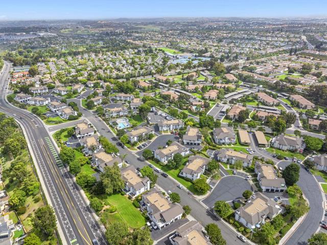 870 Ginger Avenue, Carlsbad CA: https://media.crmls.org/mediaz/0fdd6ce5-85b6-4277-ba07-49630aec2fbe.jpg