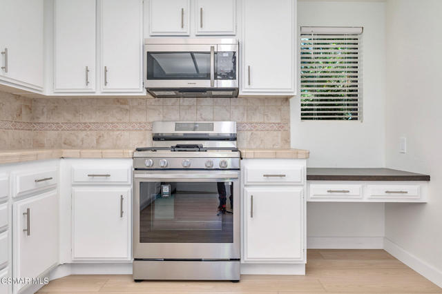 3011 Marigold Place, Thousand Oaks CA: https://media.crmls.org/mediaz/0fdde6b0-0b2f-4625-bbe1-17ffe1606ba1.jpg