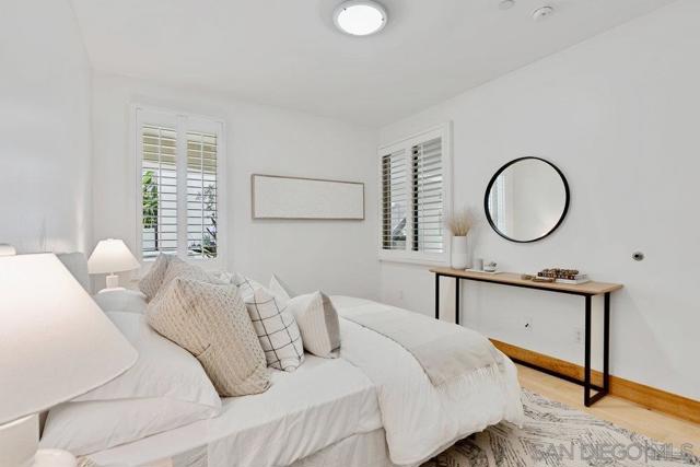 5420 La jolla Blvd., La Jolla CA: https://media.crmls.org/mediaz/0fdeb63e-632b-4098-a4a4-1d726105eb54.jpg
