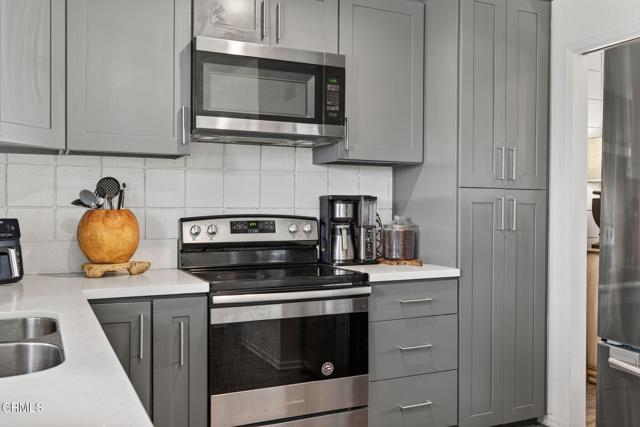 269 E Elfin Green, Port Hueneme CA: https://media.crmls.org/mediaz/0fdf180b-f1d2-4243-8b68-8fd0745dd253.jpg