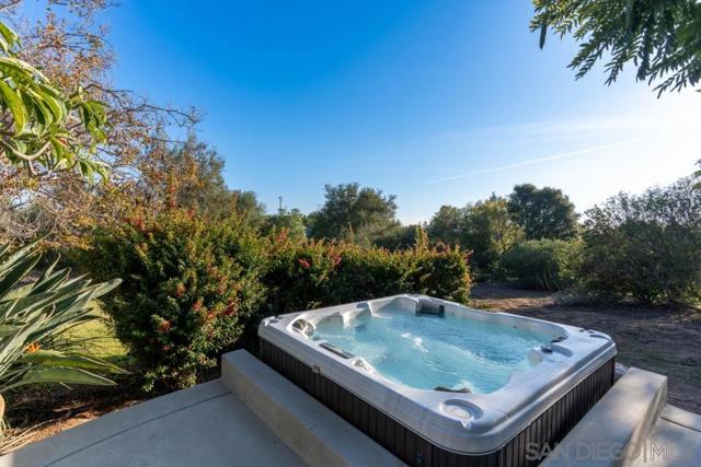 3121 Alta Verde, Fallbrook CA: https://media.crmls.org/mediaz/0fdf7a69-aece-41a3-bb20-8bf2d3921c40.jpg